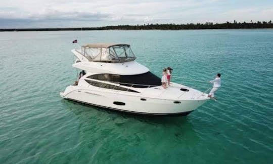 Visit Saona or Catalina island renting our 42ft yacht.