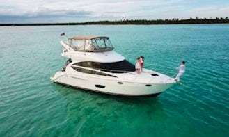 Visit Saona or Catalina island renting our 42 feet yacht.