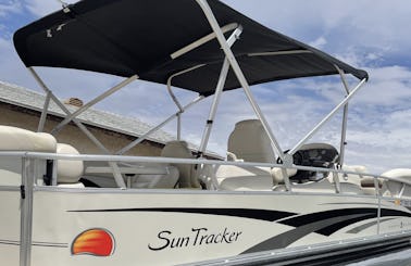 26' Suntracker Party Barge for Daily Rental in Bullhead City