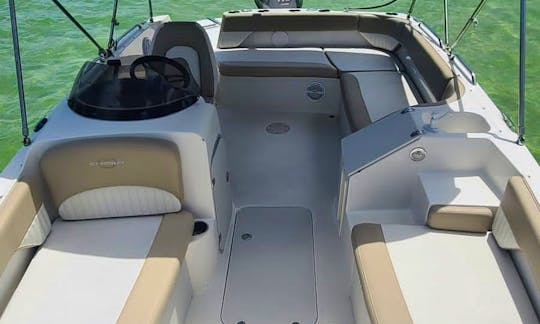 23' Stingray Boat for rent in Brickell, Miami (One hour FREE from Monday to Friday)