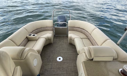26’ Bennington Luxury Tritoon 250HP for Rent in Lake Havasu