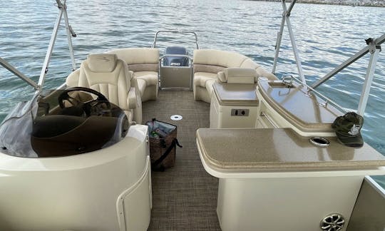 26’ Bennington Luxury Tritoon 250HP for Rent in Lake Havasu