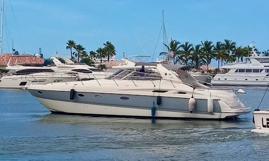 Luxury Motor Yacht for 14 people in Punta Cana
