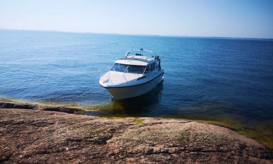 Marino 29' Motor Yacht Charter Cruise in Helsinki