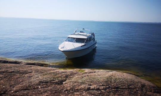 Marino 29' Motor Yacht Charter Cruise in Helsinki