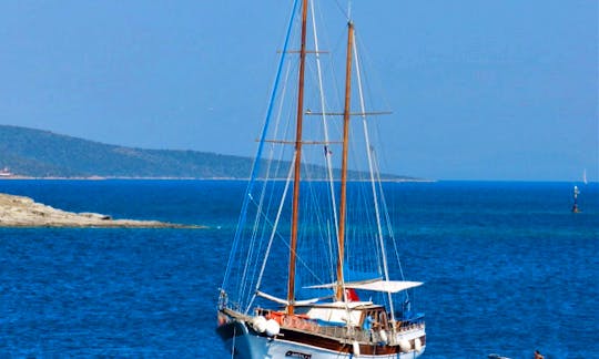 Beautiful Sailing Gulet for 12 people in Muğla