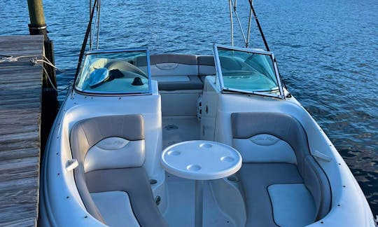 Sea Ray Sundeck 22ft for Amazing Day in Miami
