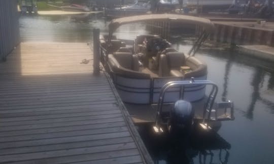 Luxury pontoon for rent in Lake Wallenpaupack