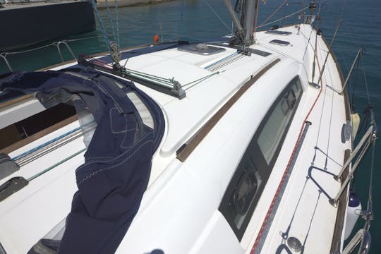 AIAS - Beneteau Oceanis 43 Sailing Yacht