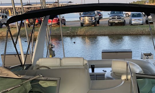 40’ Power Cruiser Yacht on Lewisville Lake