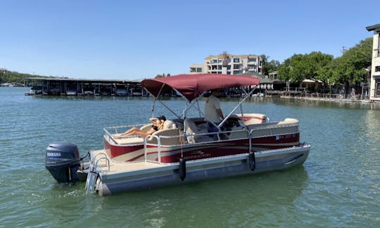 26' Bentley Pontoon 15 para hóspedes: $175 - $225/hora em LAKE AUSTIN