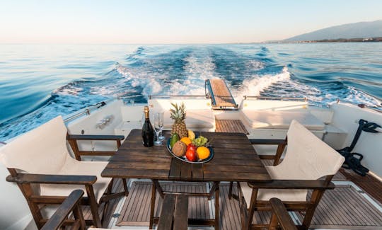 Ferretti 47 Mega Luxury Yacht for Daily Charter in Ornos, Mykonos