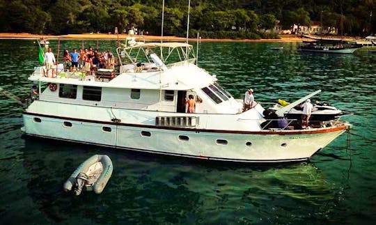 70' Motor Yacht Charter in Angra dos Reis, Paraty