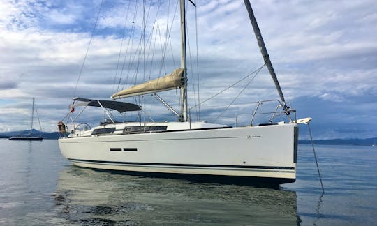 sailboat Ardent - Dufour 375 GL - moored at Isle les Embiez south of france