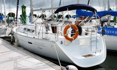 Sailing Boat Beneteau Oceanis Clipper 37.3 in Hondarribia and France