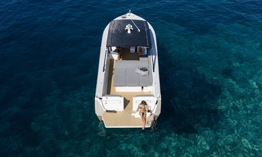 COLNAGO 37' Motor Yacht in Hvar, Croatia