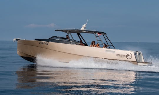 COLNAGO 37' Motor Yacht in Hvar, Croatia