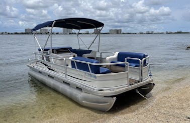 21' Suntracker ready for the water.