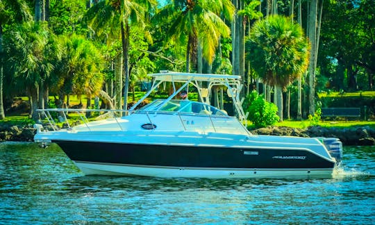 Aquasport Explorer 28ft Walkabout for Daily Cruising in Miami! (1 HOUR FREE)