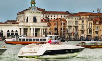 Luxury Sunseeker 41 Tomahawk Powerboat in Venezia
