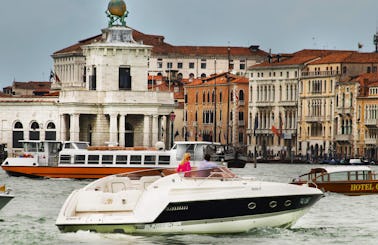 Luxury Sunseeker 41 Tomahawk Powerboat in Venezia