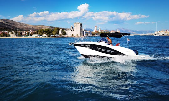 Barracuda 595 SD Powerboat for Rent in Trogir, Kaštela and Split