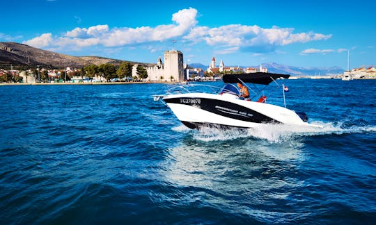 Barracuda 595 SD Powerboat for Rent in Trogir, Kaštela and Split