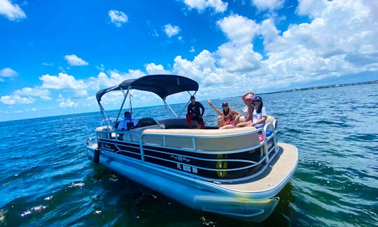 Suntracker party barge DLX 22ft Pontoon Boat in Miami