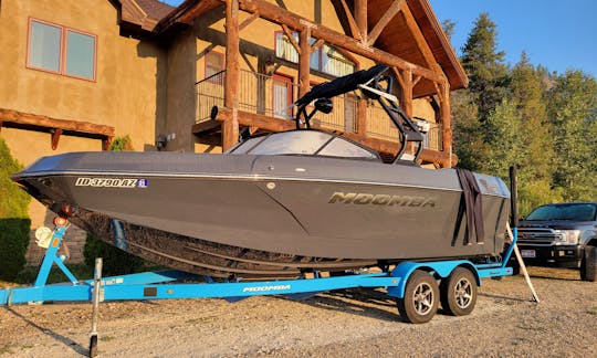 This is a terrible color for a boat if you don't want people stopping you at the gas station.