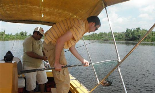 スリランカのボルゴダ湖での漁船での釣り 19