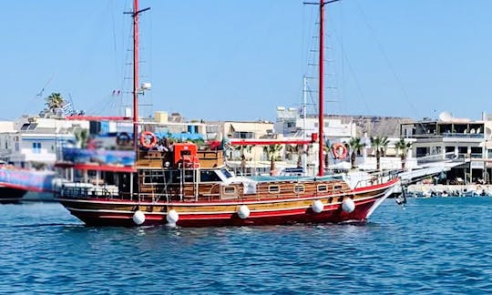 Cruceros en goleta a vela en Kardamena, Grecia