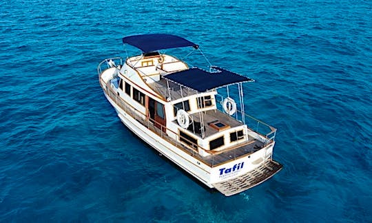 Classic Trawler Yacht for Private Tours in Cancún
