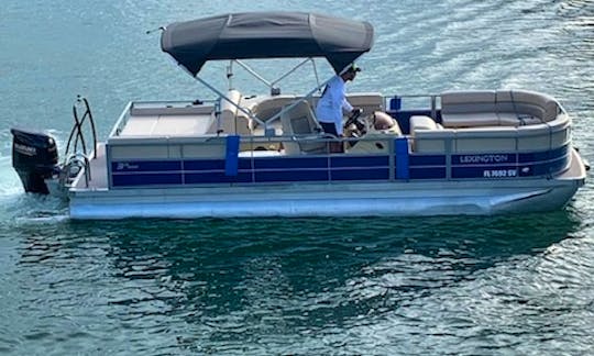 Brand New Luxury Pontoon Perfect For The Bay (Captain mandatory)