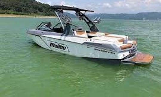 2013 Malibu VLX surf Lake Austin from $165/hr 