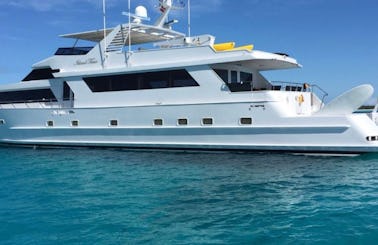 110' Broward - Bahamas Yacht Rental