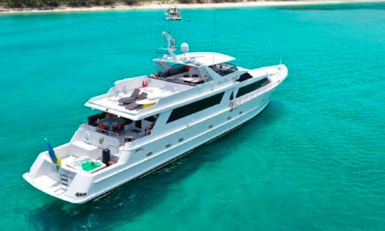 110' Broward - Bahamas Yacht Rental