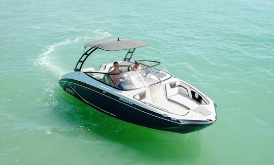 25 feet Yamaha Party Boat Rental for 8 People