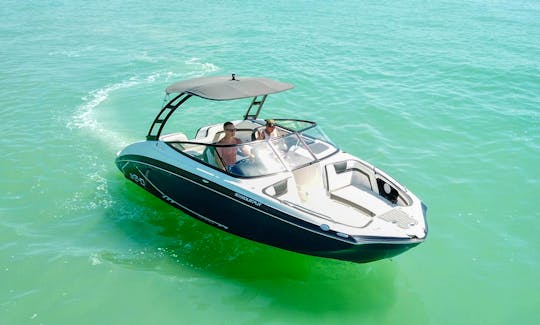 🌟 25 feet Yamaha Party Boat Rental for 8 People 🌟
