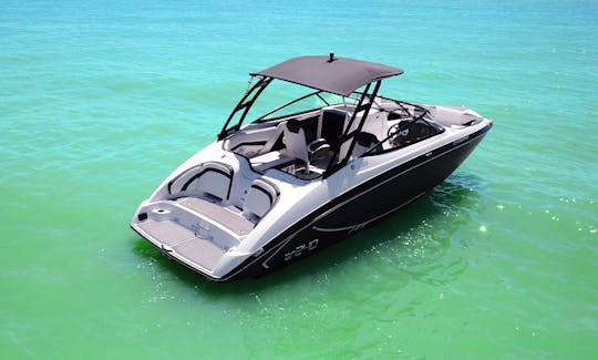 25 feet Yamaha Party Boat Rental for 8 People