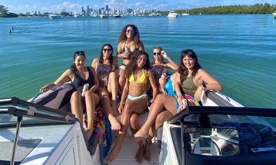 🌟 25 feet Yamaha Party Boat Rental for 8 People 🌟