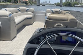 Party Barge 28ft Luxury Berkshire Pontoon - Tritoon Boat. Party, Hang Out At The Sandbar, Or Cruise Around The Intercostal in Miami!!
