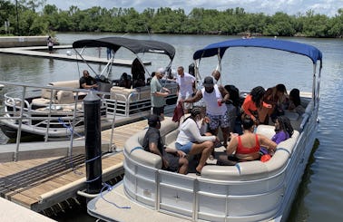 Party Barge 28ft Luxury Pontoon Boat. Party, Hang Out At The Sandbar, Or Cruise Around The Intercostal in Miami!!