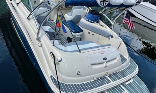 Family, Friends and Relatives Can Enjoy - Sea Ray Sundeck 24' Boat day Trip