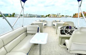 (Labor Day special) Party Barge 27ft Luxury Berkshire Tritoon Boat. Party, Hang Out At The Sandbar, Or Cruise Around The Intercostal in Miami!!