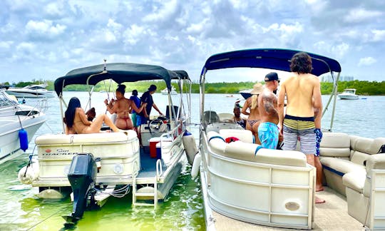 Party Barge 28ft Luxury Pontoon / Tritoon Boat. Party, Hang Out At The Sandbar, Or Cruise Around The Intercostal in Miami!!