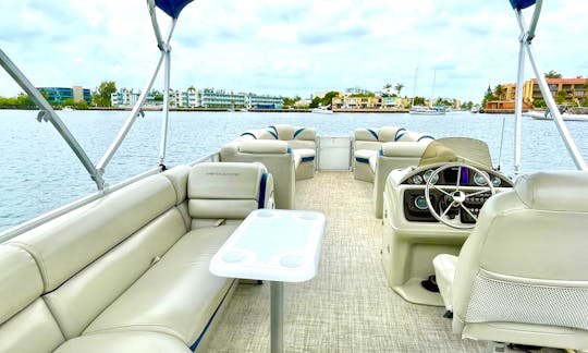 27ft Luxury Berkshire Tritoon Boat. Party, Hang Out At The Sandbar, Or Cruise Around The Intercostal in Miami!!