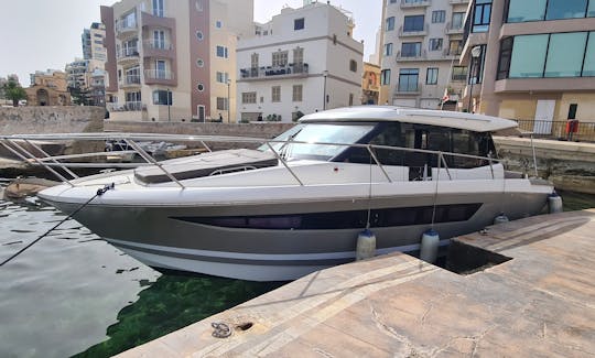 Alquiler de yates a motor de lujo en Malta