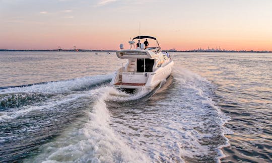Alquiler de yates privados en Port Washington: Azimut Flybridge de 43 pies