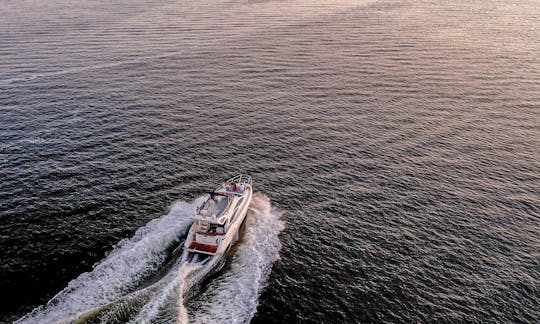 Alquiler de yates privados en Port Washington: Azimut Flybridge de 43 pies