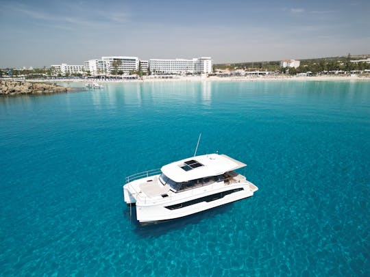 Catamaran de luxe Fountaine Pajot MY4S